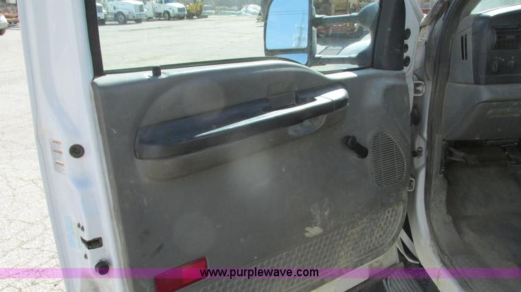 image for item G9160 2005 Ford F550 service truck