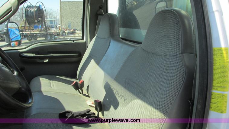 image for item G9160 2005 Ford F550 service truck
