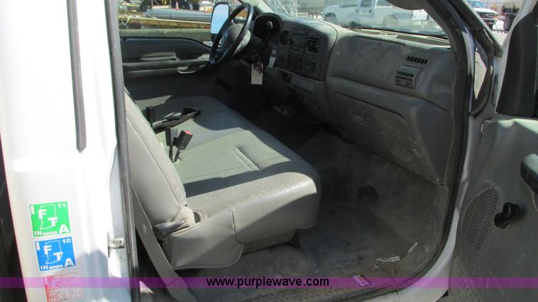 image for item G9160 2005 Ford F550 service truck