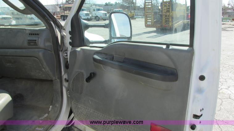 image for item G9160 2005 Ford F550 service truck