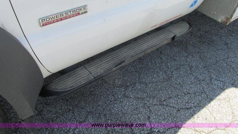 image for item G9160 2005 Ford F550 service truck