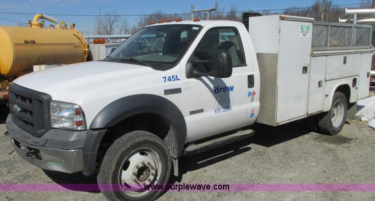 image for item G9161 2006 Ford F550 service truck