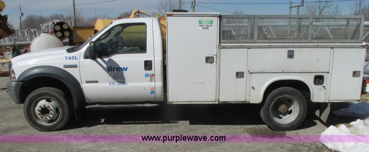 image for item G9161 2006 Ford F550 service truck