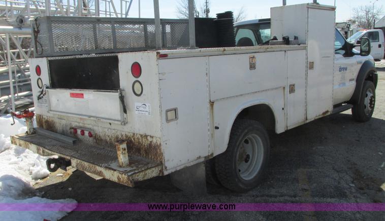 image for item G9161 2006 Ford F550 service truck