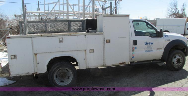 image for item G9161 2006 Ford F550 service truck