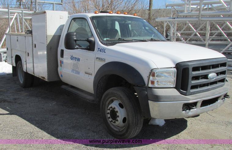 image for item G9161 2006 Ford F550 service truck