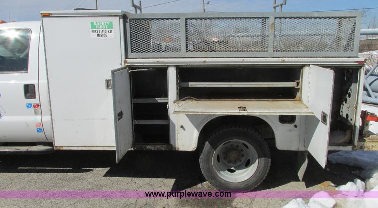 image for item G9161 2006 Ford F550 service truck