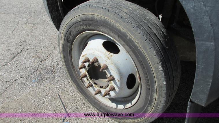 image for item G9161 2006 Ford F550 service truck