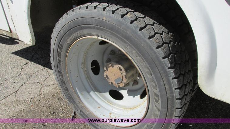 image for item G9161 2006 Ford F550 service truck