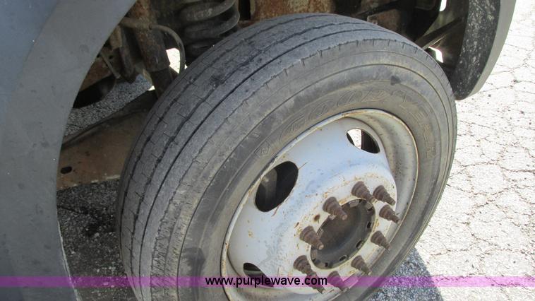 image for item G9161 2006 Ford F550 service truck