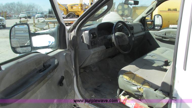 image for item G9161 2006 Ford F550 service truck