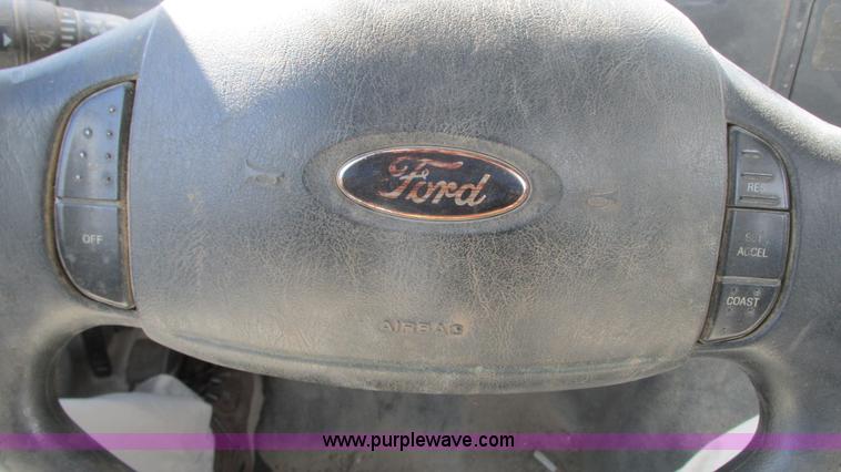 image for item G9161 2006 Ford F550 service truck