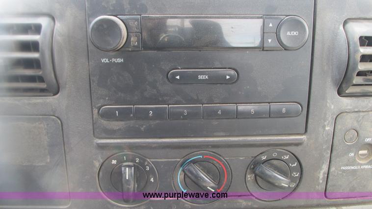 image for item G9161 2006 Ford F550 service truck