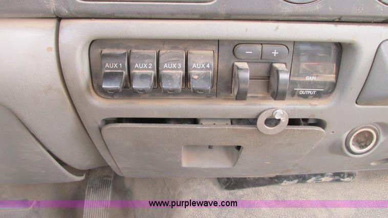 image for item G9161 2006 Ford F550 service truck