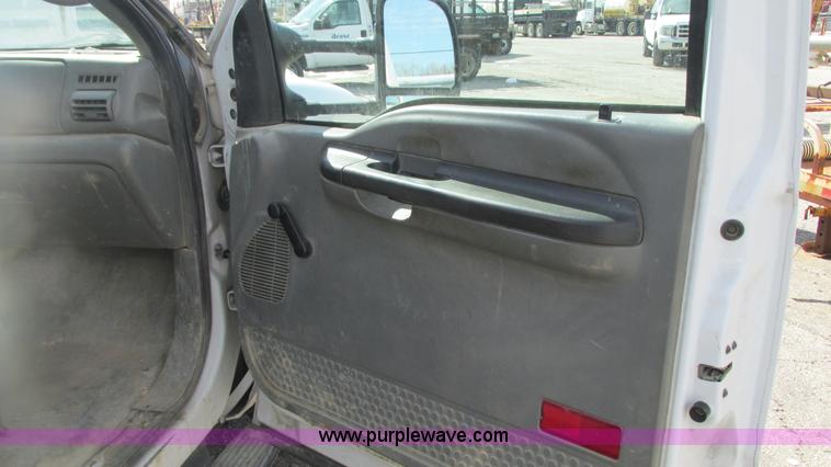 image for item G9161 2006 Ford F550 service truck