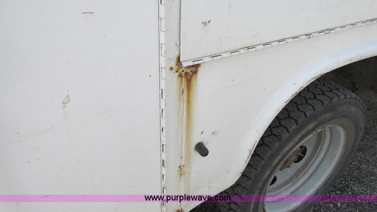 image for item G9161 2006 Ford F550 service truck
