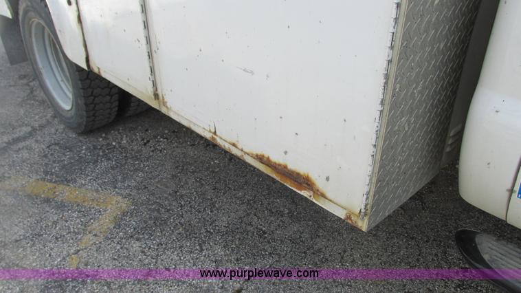 image for item G9161 2006 Ford F550 service truck