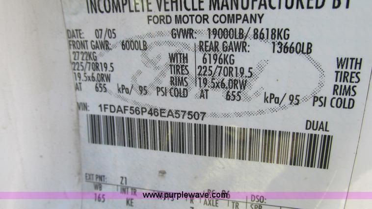 image for item G9161 2006 Ford F550 service truck