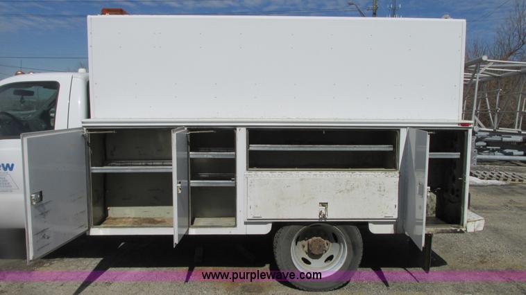 image for item G9162 2006 Ford F550 service truck