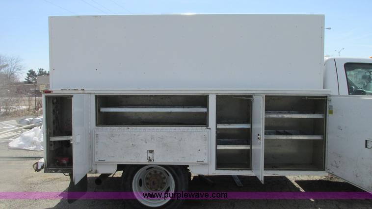 image for item G9162 2006 Ford F550 service truck
