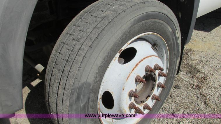 image for item G9162 2006 Ford F550 service truck