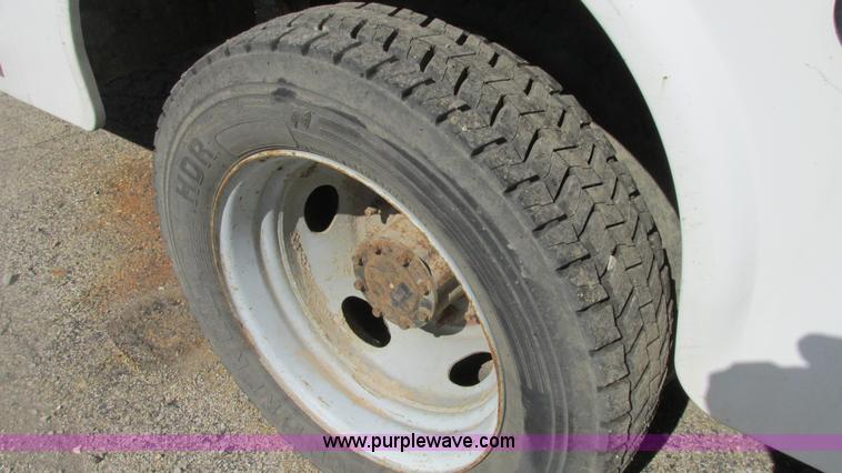 image for item G9162 2006 Ford F550 service truck