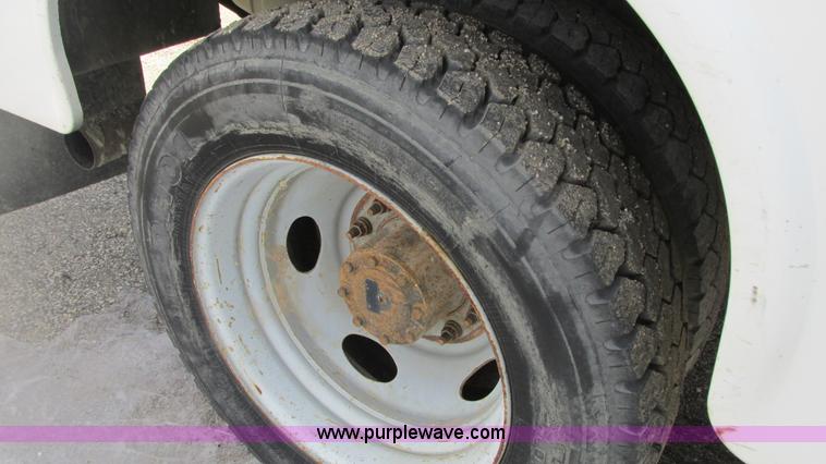image for item G9162 2006 Ford F550 service truck