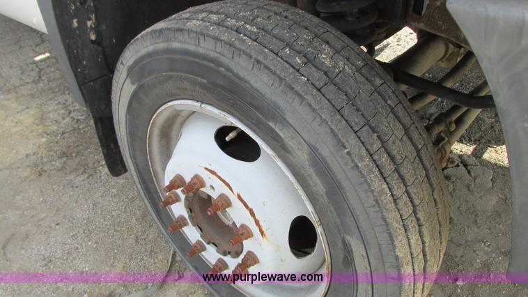 image for item G9162 2006 Ford F550 service truck