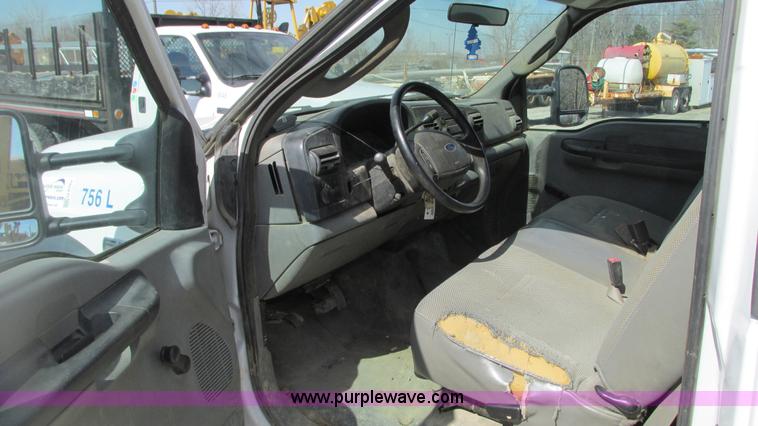 image for item G9162 2006 Ford F550 service truck
