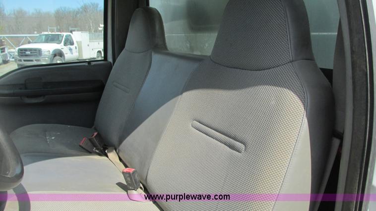image for item G9162 2006 Ford F550 service truck