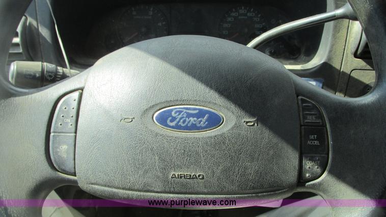 image for item G9162 2006 Ford F550 service truck