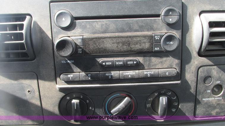 image for item G9162 2006 Ford F550 service truck