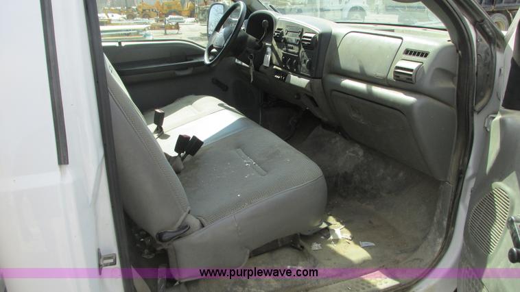 image for item G9162 2006 Ford F550 service truck