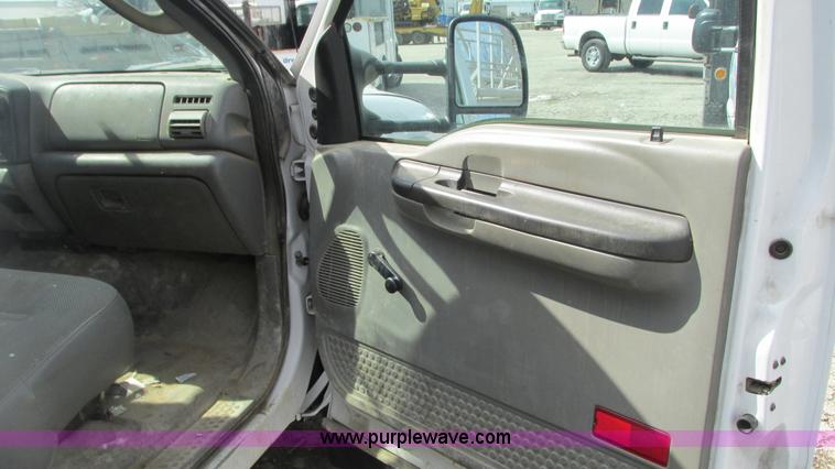image for item G9162 2006 Ford F550 service truck