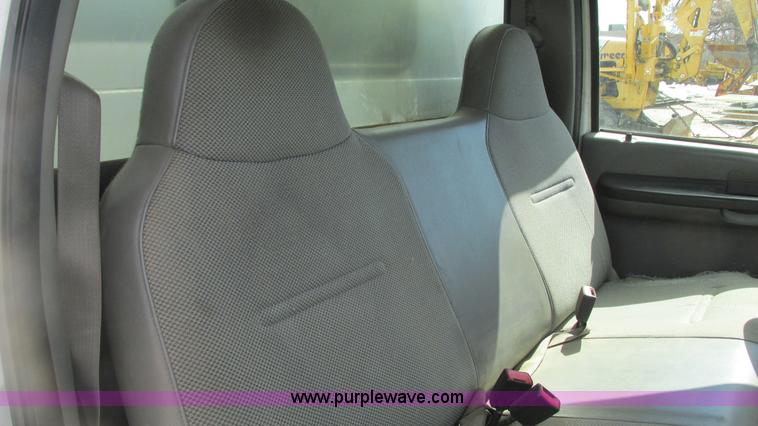 image for item G9162 2006 Ford F550 service truck