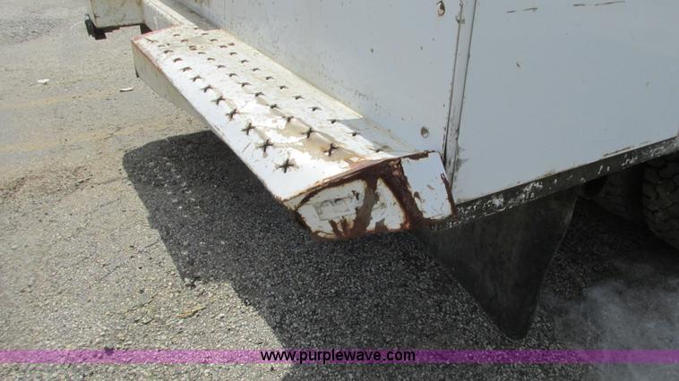 image for item G9162 2006 Ford F550 service truck