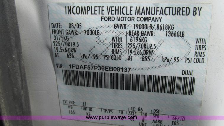 image for item G9162 2006 Ford F550 service truck