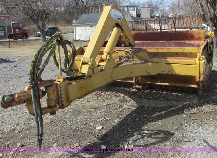 image for item H7712 2001 Reynolds 17E10.5 scraper pan