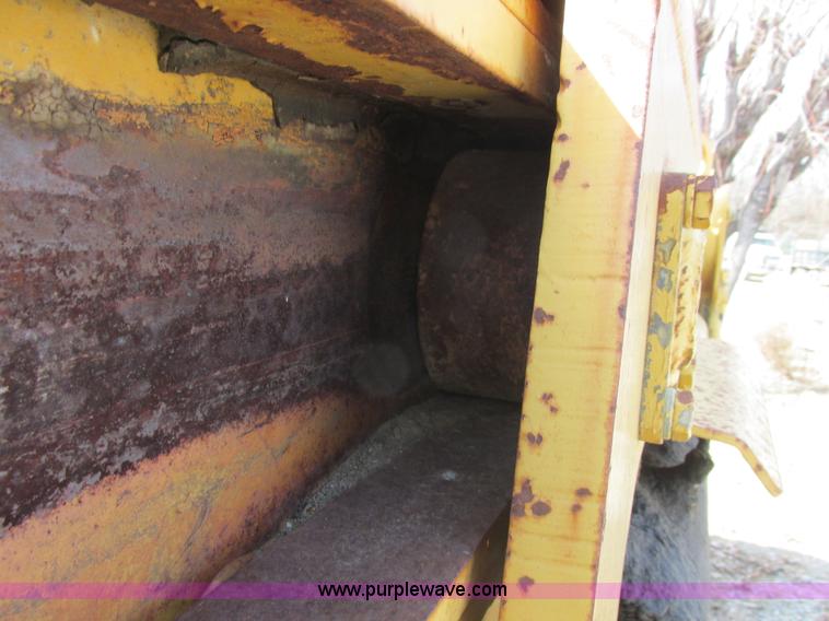 image for item H7712 2001 Reynolds 17E10.5 scraper pan