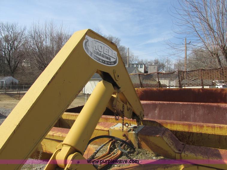 image for item H7712 2001 Reynolds 17E10.5 scraper pan