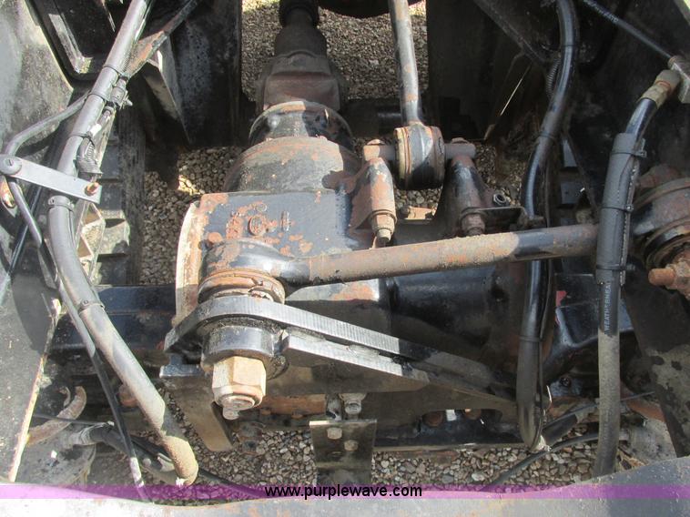 image for item H7714 2001 Mack RD688S semi truck