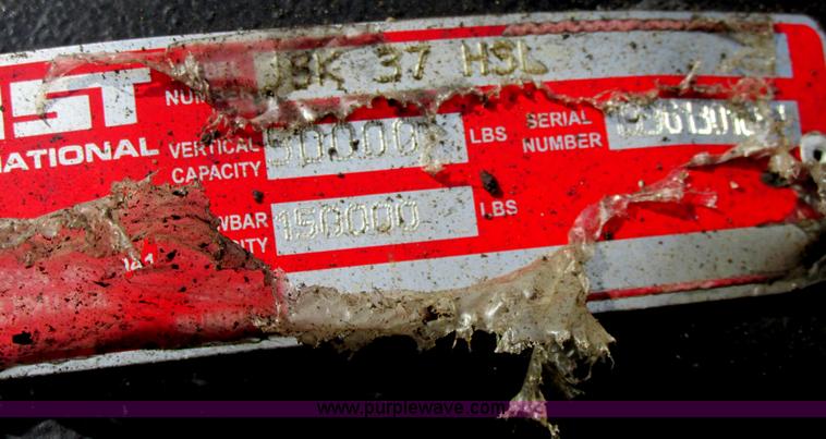 image for item H7714 2001 Mack RD688S semi truck