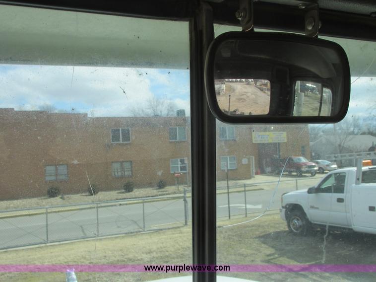 image for item H7714 2001 Mack RD688S semi truck