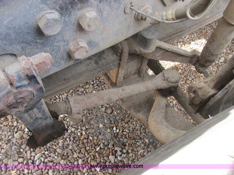 image for item H7714 2001 Mack RD688S semi truck