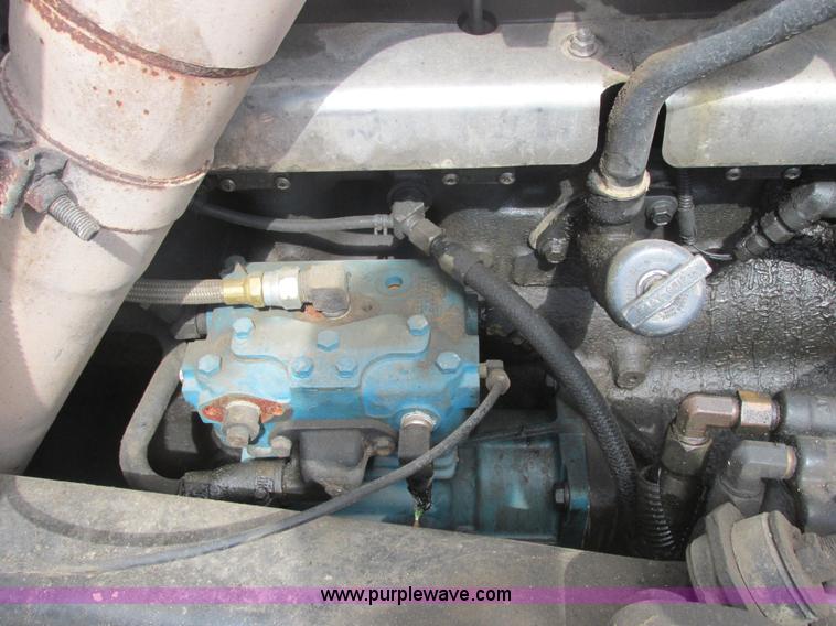 image for item H7714 2001 Mack RD688S semi truck