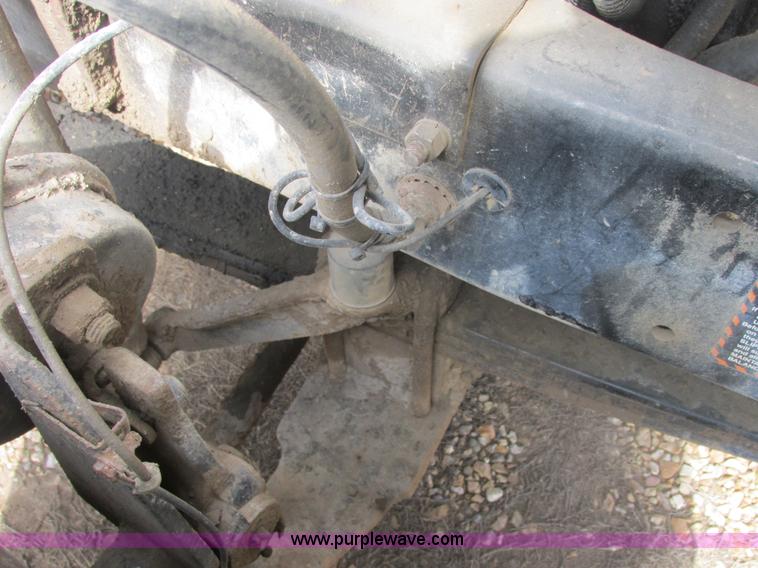 image for item H7714 2001 Mack RD688S semi truck