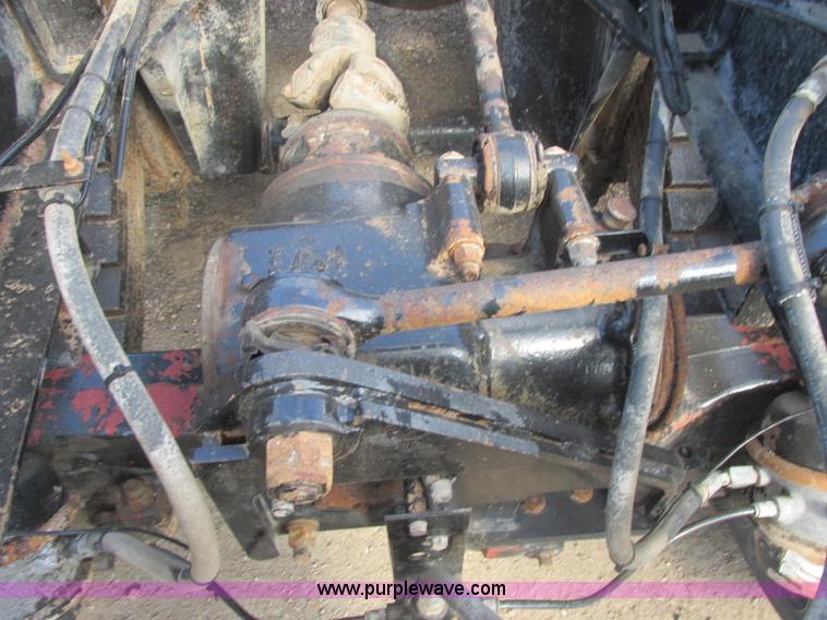 image for item H7715 2001 Mack RD688S semi truck