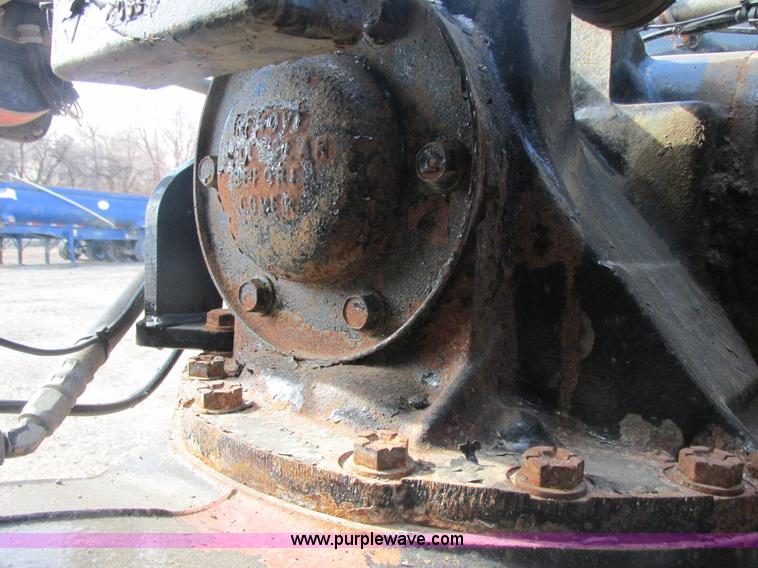 image for item H7715 2001 Mack RD688S semi truck