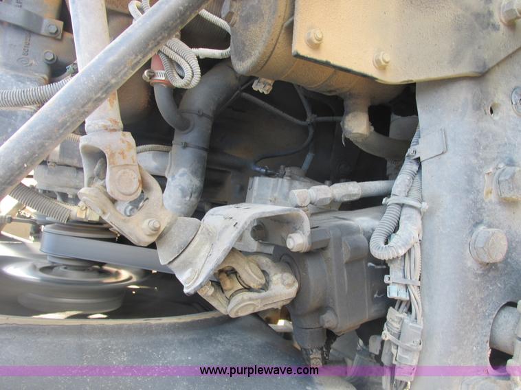 image for item H7715 2001 Mack RD688S semi truck