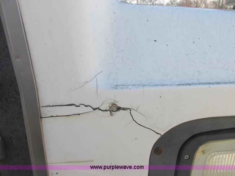 image for item H7715 2001 Mack RD688S semi truck